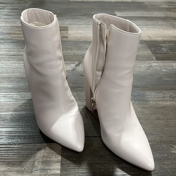 light pink, almost white - Picture 2 of 2